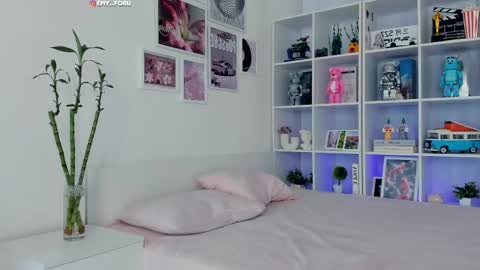 Hey i am  Emily     am -  pm online show from April 17, 2026, 5:16 pm