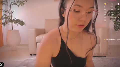 Snapshot of emilys_scott chatting on February 13, 2025, 8:24 pm Emy online show from February 13, 2025, 8:24 pm
