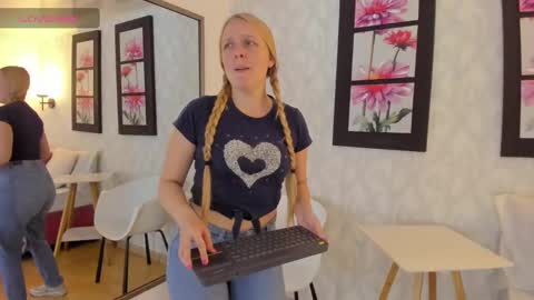 Summer 3 online show from February 16, 2025, 10:21 pm