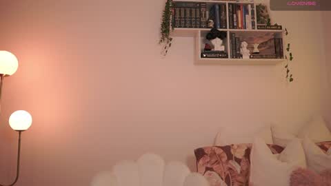 IG thickemmsss online show from February 7, 2025, 8:20 pm