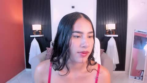 emilyy_kim online show from October 28, 2025, 10:01 pm