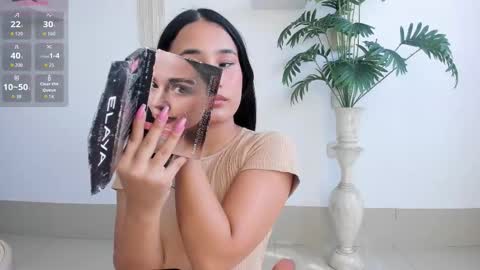 emilyy_kim online show from December 14, 2025, 7:18 pm