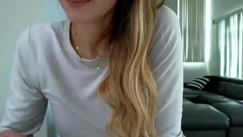emilly online show from October 18, 2025, 7:47 pm