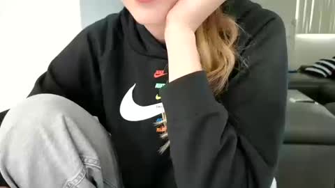 emilly online show from October 19, 2025, 3:45 pm