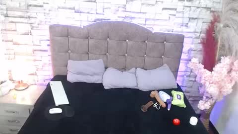 emilyy_sexy01 online show from October 9, 2025, 10:46 am