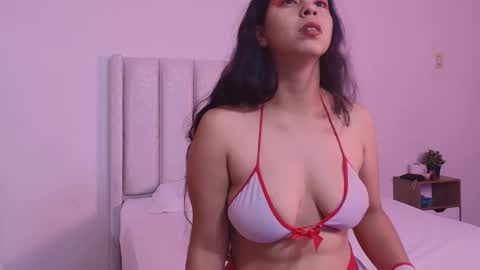 emilyy_veega online show from January 15, 2026, 1:48 pm