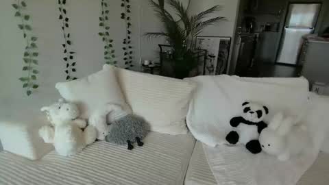 Emily brunette and Charlotte redhead online show from April 6, 2026, 2:18 pm