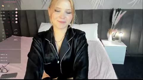 emilyyy_vibe online show from June 15, 2026, 9:22 am