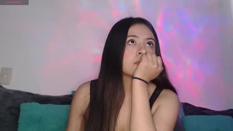 emma__smiith online show from December 1, 2025, 4:01 pm