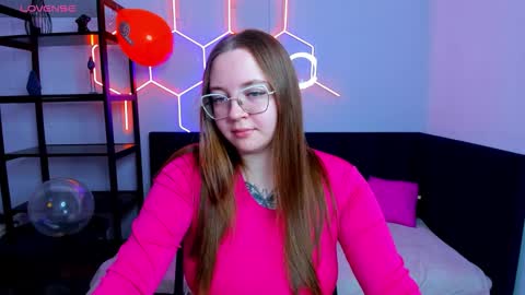 emma_adorablle online show from September 28, 2025, 1:44 am