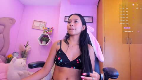 Snapshot of emma_anturin chatting on October 8, 2025, 9:23 pm Emma Anturin online show from October 8, 2025, 9:23 pm