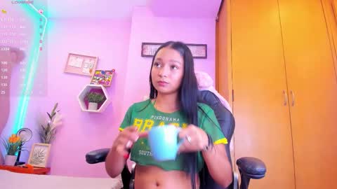 Snapshot of emma_anturin chatting on October 20, 2025, 8:53 pm Emma Anturin online show from October 20, 2025, 8:53 pm