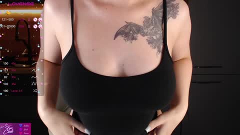 Snapshot of emma_bryan chatting on December 10, 2024, 7:11 pm Emma online show from December 10, 2024, 7:11 pm