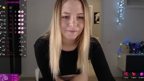 Snapshot of emma_bryan chatting on December 11, 2024, 10:58 am Emma online show from December 11, 2024, 10:58 am