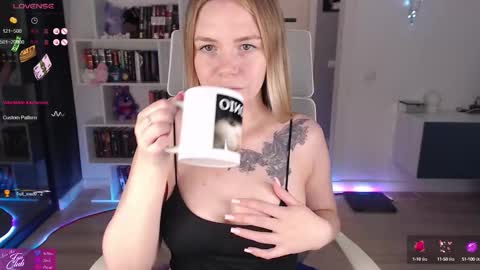 Snapshot of emma_bryan chatting on September 18, 2025, 8:55 pm Emma online show from September 18, 2025, 8:55 pm