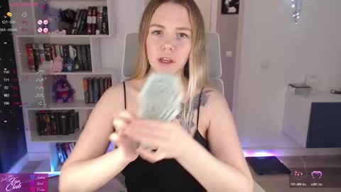 Snapshot of emma_bryan chatting on November 12, 2025, 3:23 pm Emma online show from November 12, 2025, 3:23 pm