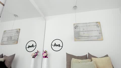 Emma Castillo online show from March 3, 2025, 12:27 pm