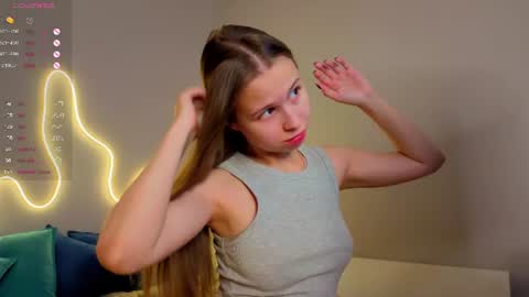 Snapshot of emma_clon chatting on June 26, 2026, 2:16 am Emma online show from June 26, 2026, 2:16 am