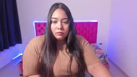 emma_cloup online show from January 18, 2026, 1:04 pm