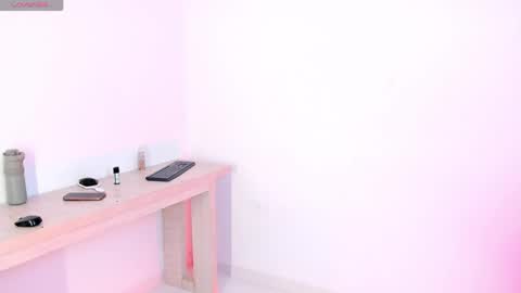 Snapshot of emma_collins01 chatting on May 2, 2026, 5:40 pm Emma online show from May 2, 2026, 5:40 pm