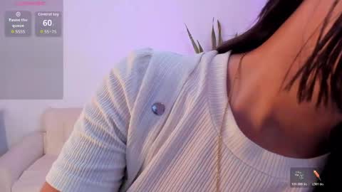 Snapshot of emma_collins01 chatting on May 17, 2026, 3:48 am Emma online show from May 17, 2026, 3:48 am