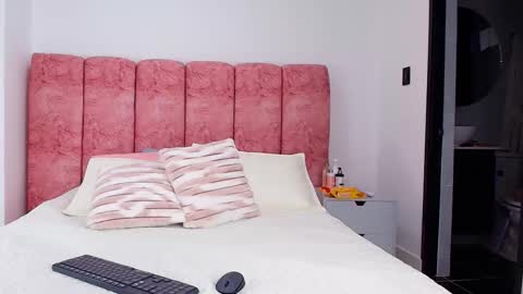 Emma online show from November 8, 2025, 3:18 am