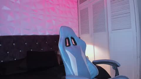 emma_dl2 online show from December 3, 2024, 5:12 pm