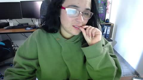 Snapshot of emma_evans07 chatting on December 24, 2024, 4:40 pm emmy online show from December 24, 2024, 4:40 pm