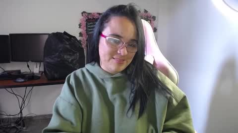 Snapshot of emma_evans07 chatting on December 24, 2024, 7:44 pm emmy online show from December 24, 2024, 7:44 pm