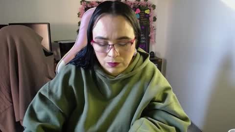 Snapshot of emma_evans07 chatting on December 26, 2024, 2:05 pm emmy online show from December 26, 2024, 2:05 pm