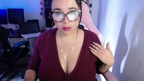 Snapshot of emma_evans07 chatting on December 30, 2024, 3:46 pm emmy online show from December 30, 2024, 3:46 pm