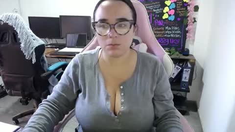 Snapshot of emma_evans07 chatting on January 22, 2025, 3:51 pm emmy online show from January 22, 2025, 3:51 pm