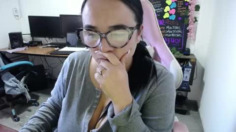 Snapshot of emma_evans07 chatting on January 22, 2025, 6:52 pm emmy online show from January 22, 2025, 6:52 pm