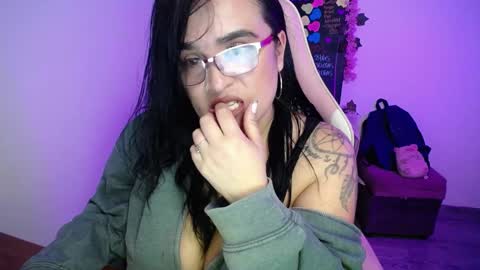 Snapshot of emma_evans07 chatting on March 4, 2025, 6:39 pm emmy online show from March 4, 2025, 6:39 pm