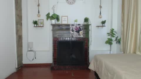 Snapshot of emma_hassani chatting on May 28, 2026, 2:36 pm Tell me Emma online show from May 28, 2026, 2:36 pm
