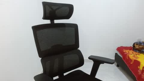 emma_lu26 online show from January 3, 2025, 1:36 pm