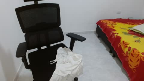 emma_lu26 online show from January 5, 2025, 8:42 pm