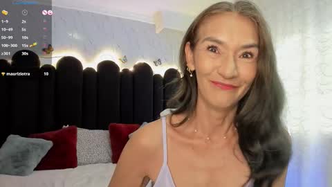 Snapshot of emma_mendoza chatting on October 23, 2025, 12:04 pm Emma online show from October 23, 2025, 12:04 pm