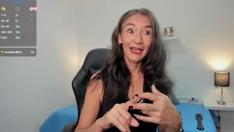 Snapshot of emma_mendoza chatting on November 12, 2025, 12:16 pm Emma online show from November 12, 2025, 12:16 pm