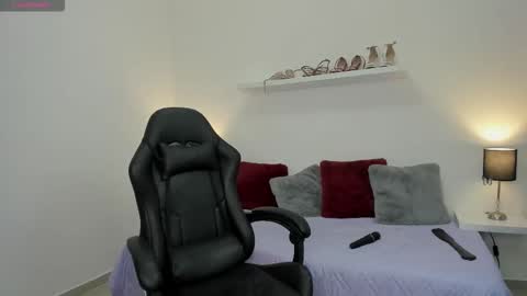 Snapshot of emma_mendoza chatting on November 14, 2025, 12:15 pm Emma online show from November 14, 2025, 12:15 pm