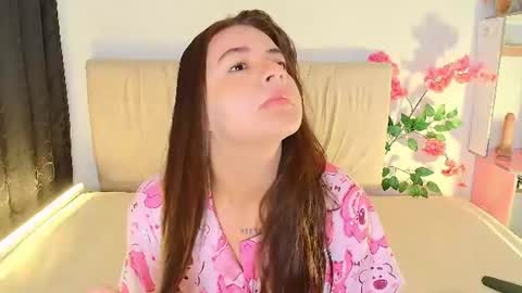 Snapshot of emma_naa chatting on July 25, 2026, 4:43 am Emma online show from July 25, 2026, 4:43 am