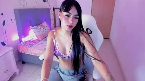 Snapshot of emma_rouxx chatting on March 27, 2026, 8:08 pm emma_rouxx online show from March 27, 2026, 8:08 pm