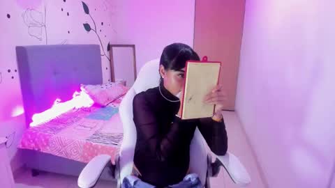 Snapshot of emma_rouxx chatting on March 28, 2026, 7:24 pm emma_rouxx online show from March 28, 2026, 7:24 pm