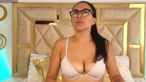 Snapshot of emma_sanz__ chatting on February 3, 2026, 12:32 pm Emma Sanz online show from February 3, 2026, 12:32 pm