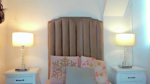 Ema online show from April 17, 2026, 12:19 pm