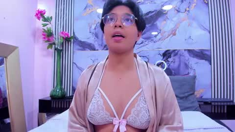 Emma  online show from September 21, 2025, 2:46 am