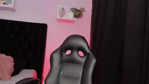 Emma  online show from October 8, 2025, 7:17 am