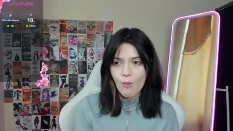 Snapshot of emmadarkk chatting on November 18, 2025, 7:46 am Emma online show from November 18, 2025, 7:46 am