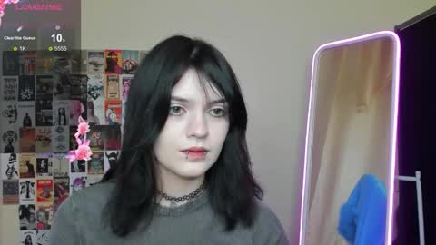 Snapshot of emmadarkk chatting on November 26, 2025, 9:21 am Emma online show from November 26, 2025, 9:21 am