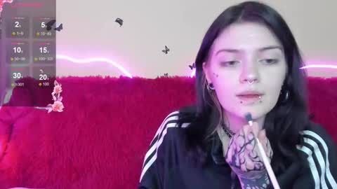 Snapshot of emmadarkk chatting on December 19, 2025, 8:32 am Emma online show from December 19, 2025, 8:32 am